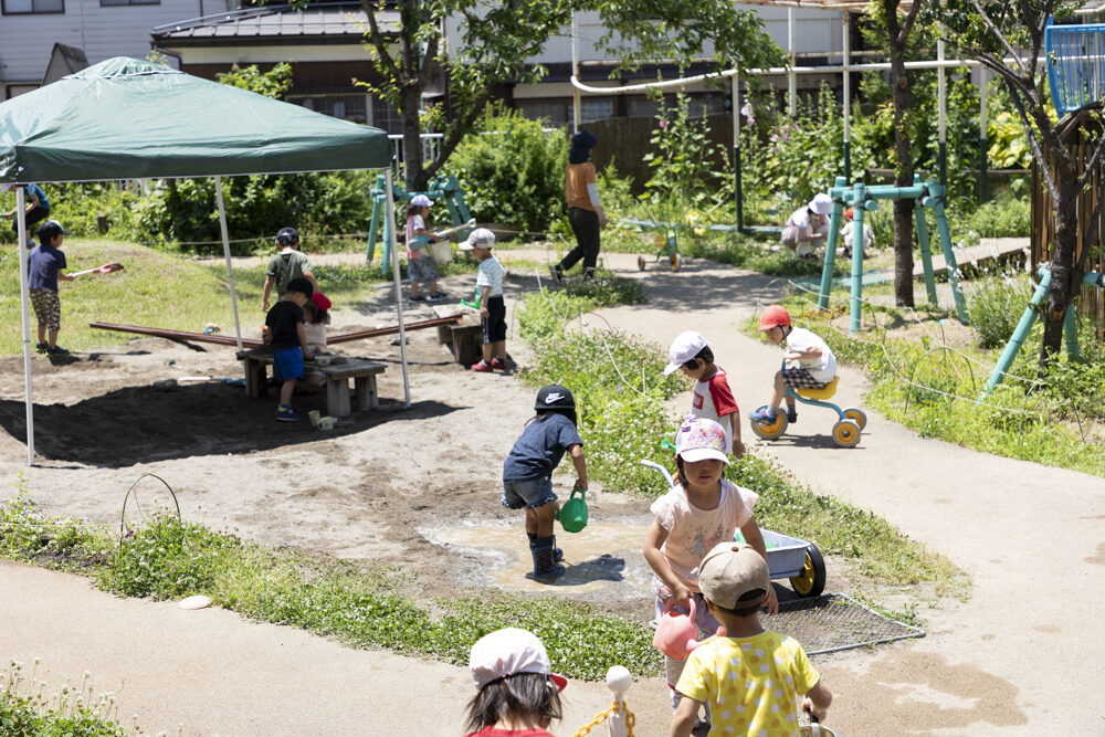 6こども園についてスクロール
